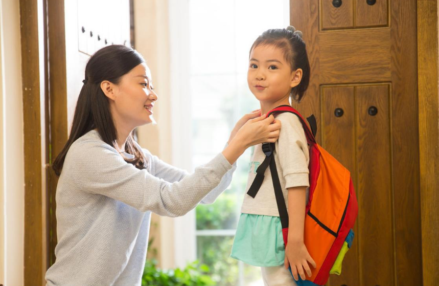 幼儿园手册家长寄语怎么写 新学期伊始，新入园的宝宝哭闹父母焦虑，家长需提前做好准备